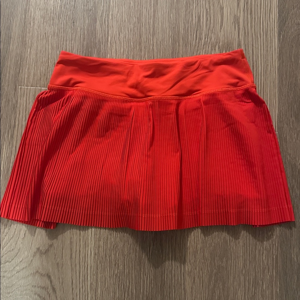 Lululemon red skirt size 4, only worn once!